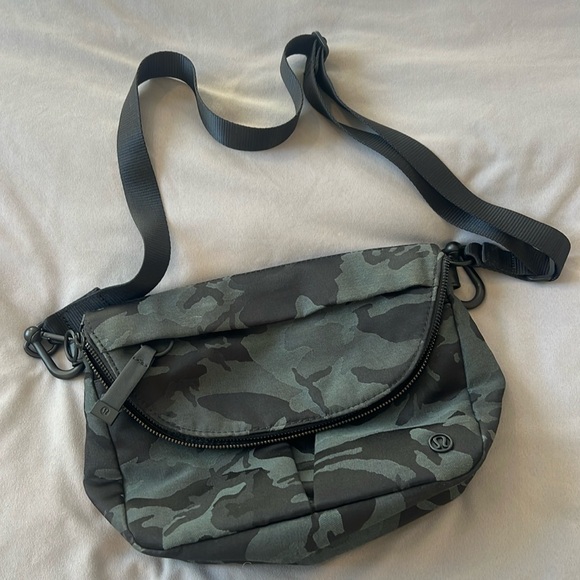Lululemon Gray/Black/Green Camouflage Messenger Bag. - Picture 1 of 8
